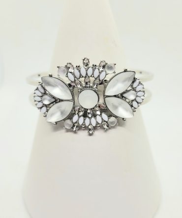 Decorative white flower bangle
