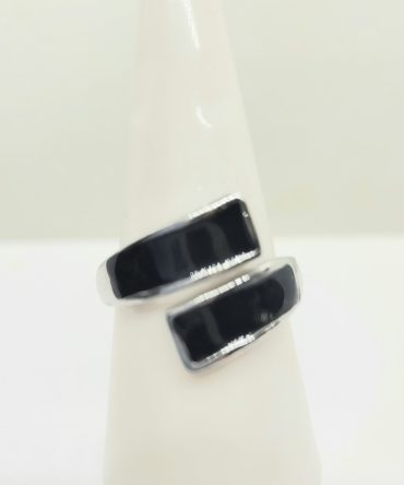 Black crossover ring