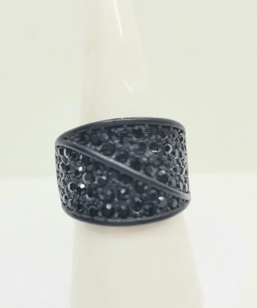 Black chunky sparkle ring