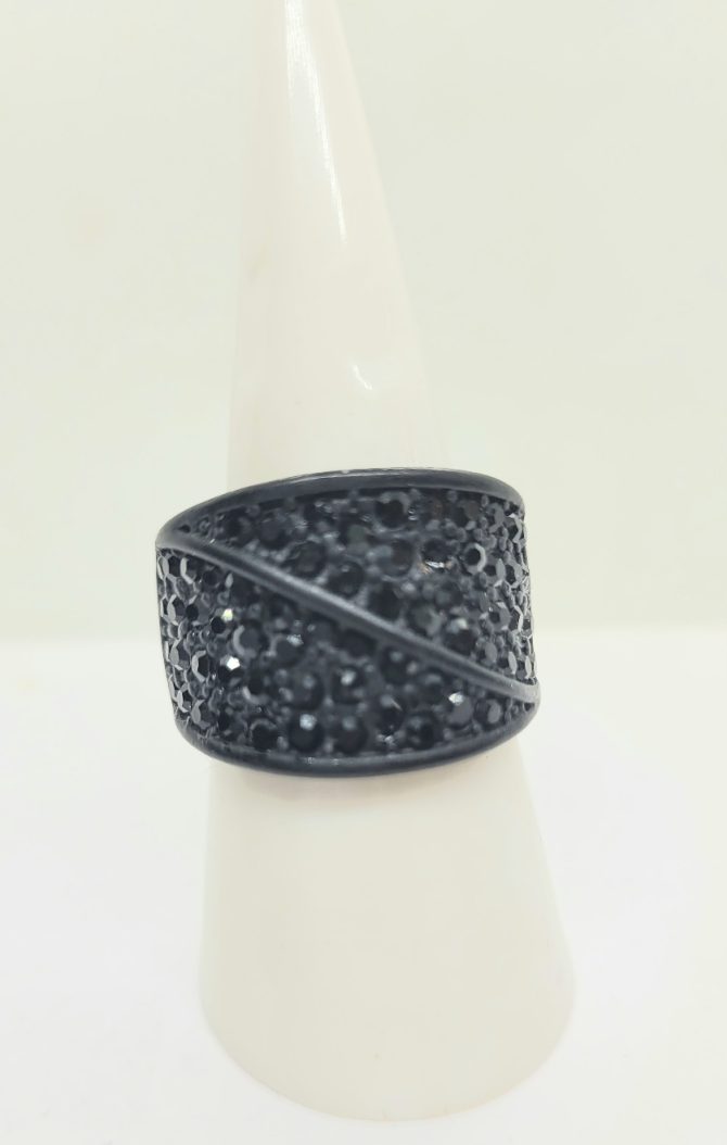 Black chunky sparkle ring