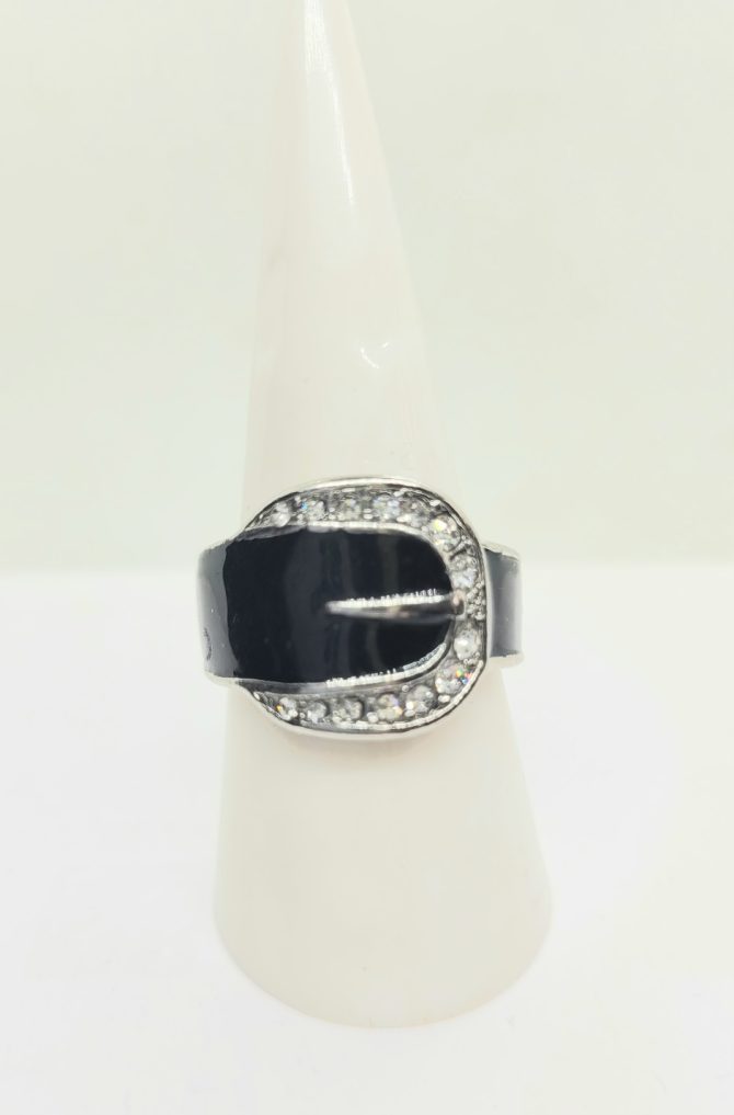 Black buckle ring