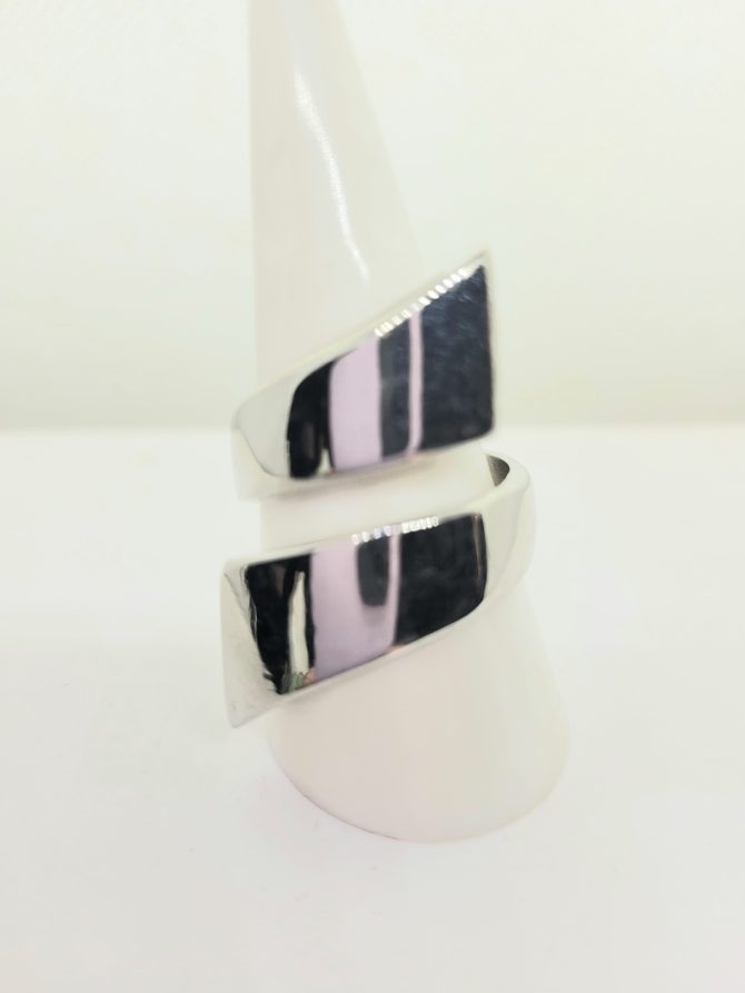 Crossover silver ring