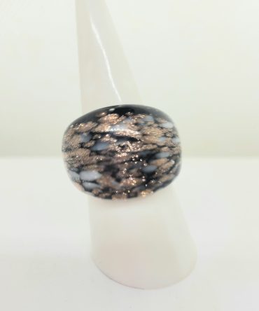 Black gold ring
