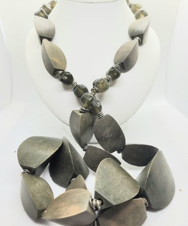 Large green necklace vintage