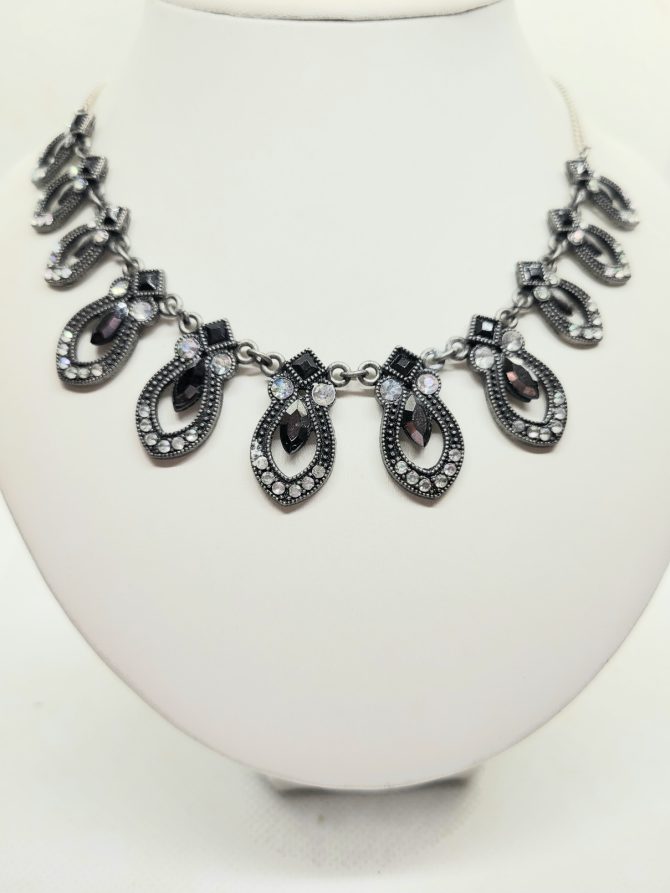 Decorative black necklace