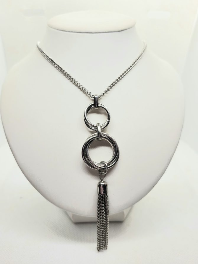 Hoop trail necklace