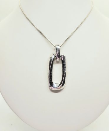 Oblong silver necklace