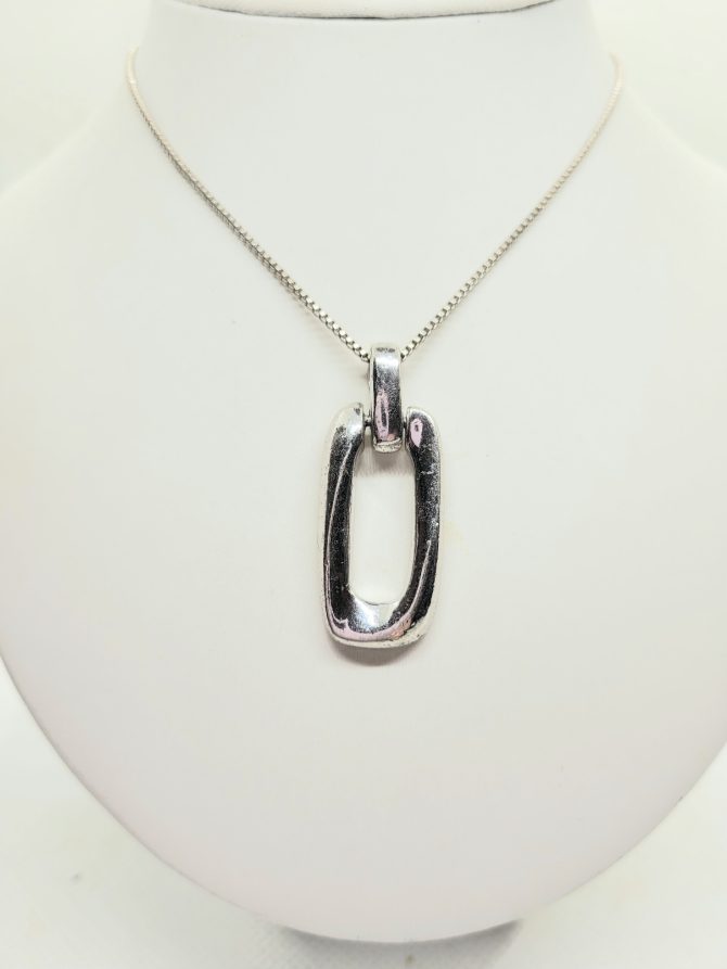 Oblong silver necklace